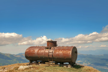 Fototapeta na wymiar rusty oil tank