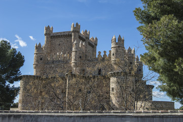 Fototapeta na wymiar Castillo de Guadamur vista del castillo del S. VXI de Guadamur. en Guadamur, provincia de Toledo. Castilla La Mancha. España
