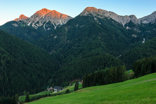 Sch&ouml;ner Blick &uuml;ber Olang in S&uuml;dtirol ins Antholzer Tal_003