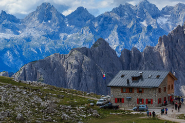 Fototapeta na wymiar Landschaft um die Drei Zinnen in den Sextner Dolomiten, Südtirol Italien_011