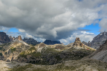 Landschaft um die Drei Zinnen in den Sextner Dolomiten, Südtirol Italien_010