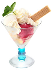 Eisbecher - Eisportion mit Sahne