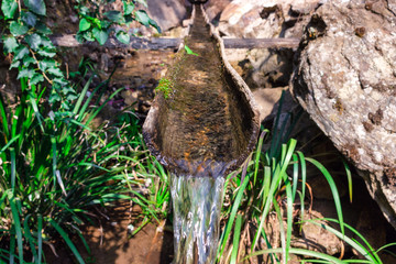 The pipeline was built to deliver clean water from the mountain waterfalls in the mountains with local technology using bamboo equipment to farm in rural areas, making it pollution-free.