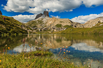 Landschaft um die Drei Zinnen in den Sextner Dolomiten, Südtirol Italien_001