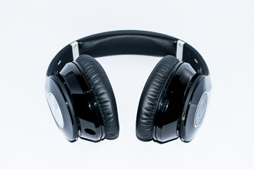 Fototapeta na wymiar Wireless black headphones. isolated on white background