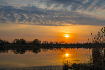 Fototapeta na wymiar sunset lake