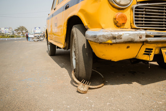 Ridiculous Homemade Yellow Taxi Theft Protection In India