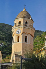 Fototapeta na wymiar Scenic view of colorful village Vernazza, Cinque Terre, Italy