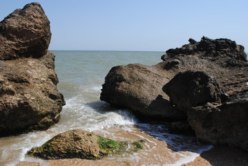 пляж с камнями,море,волны