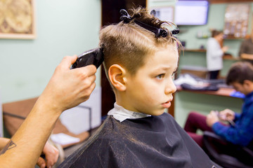 Obraz na płótnie Canvas kid in barbershop