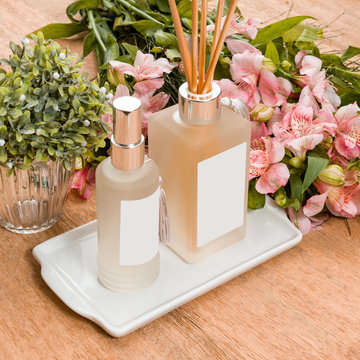 Aromatizers with possibility of insertion of mark on porcelain tray, with decoration of diverse flowers