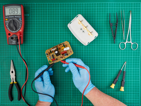  work area of ​​electronic repair and maintenance