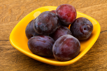 Plums in the bowl