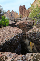 North America, United States, Oregon, Central Oregon,  Redmond, Terrebonne, Oregon. Smith Rock State Park. Crooked River. High Desert. Basalt rocks and cliffs. Crevice.