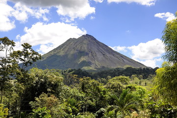 Fototapeta na wymiar Arenal Volcano