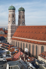 Blick auf die Frauenkirche und die Stadt M&uuml;nchen