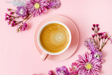 Obraz na płótnie Canvas coffee in pink pastel table top view