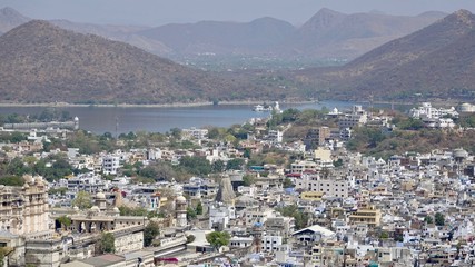 Fototapeta na wymiar Stadtpanorama von Udaipur in Rajasthan, Indien
