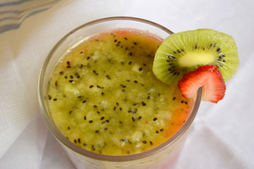 smoothie with kiwi and strawberries