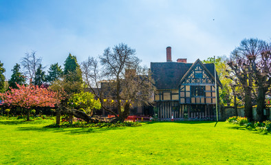 View of the Hall's Croft gardens in Stratford upon Avon, England © dudlajzov