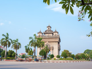 Fototapeta na wymiar Beautiful architecture Patuxay(Victory Gate) in Vientiane, Laos 