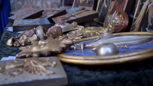 Artigianato in legno fatto  e decorato a mano