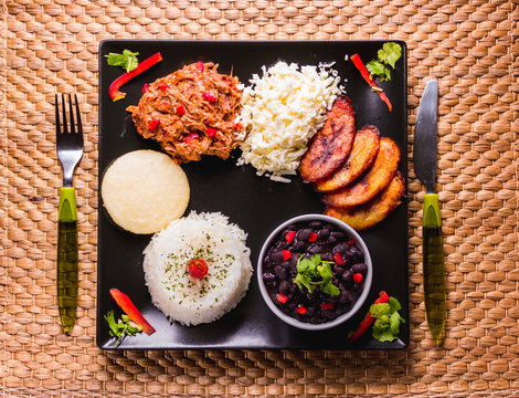 Pabellón criollo, Venezuelan food that has rice, meat, black beans, fried plantain and cheese