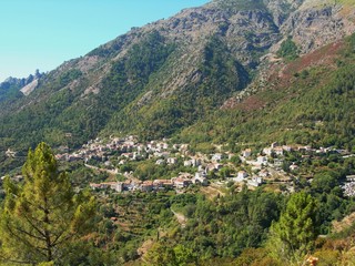 Fototapeta na wymiar Górskie miasteczko na Korsyce, Francja