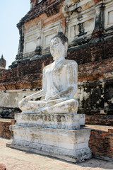 Obraz premium Mausoleum Historical and buddha statues remain in Phra Nakhon Si Ayutthaya, at Wat Yai Chai Mongkol Thailand, one of the famous historical landmark in the center of Thailand.