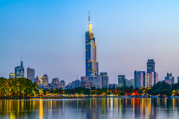 Obraz premium Nanjing Xuanwu Lake Financial District building landscape night view and city skyline