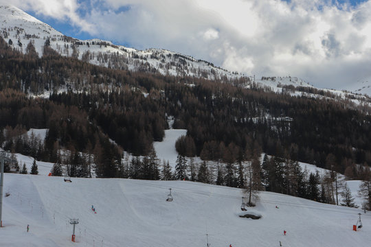 Auvergne-Rh&ocirc;ne-Alpes - Savoie - Lanslevillard - Piste de luges en fin d'apr&egrave;s-midi