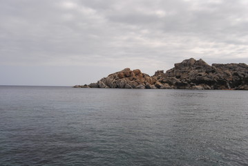 Fototapeta na wymiar Bahía, cala, de agua tuquesa, transparente, en Cerdeña, Sardignia, Italia