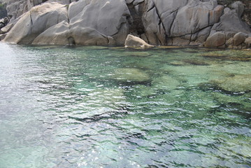Bahía, cala, de agua tuquesa, transparente, en Cerdeña, Sardignia, Italia