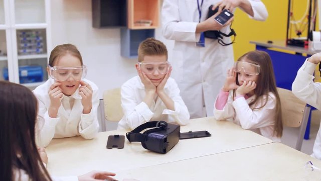 VR glasses and modern children's education