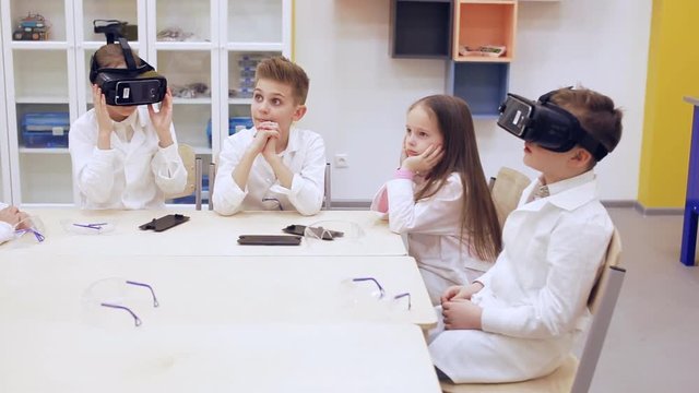 VR glasses and modern children's education