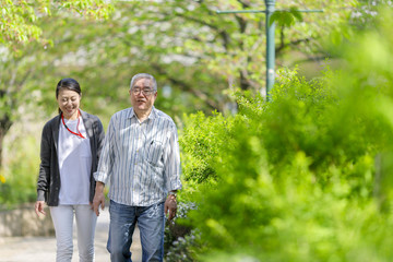 中高年男性と介護