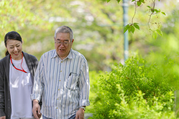 中高年男性と介護