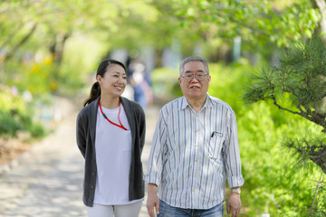 中高年男性と介護