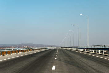 Fototapeta premium Empty highway on a sunny winter day