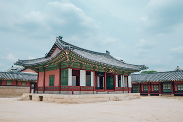 Obraz premium Gyeongbokgung Palace Korean traditional architecture in Seoul, Korea