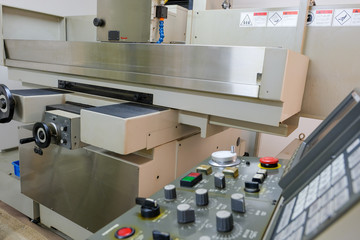 操作盤と研磨機