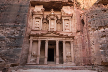 Obraz premium Ancient temple in Petra, Jordan