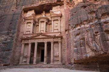 Obraz premium Ancient temple in Petra, Jordan