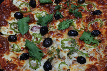 peynirli , zeytinli pizza