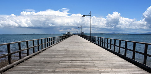 Fototapeta premium Woody Point Jetty is one of the Moreton Bay Region's most identifiable landmarks, becoming an iconic part of Redcliffe peninsula's landscape since its construction in 1888.