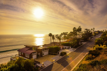 Oceanfront homes of Malibu beach in California - obrazy, fototapety, plakaty