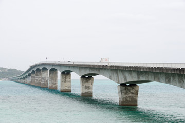 沖縄、海中道路