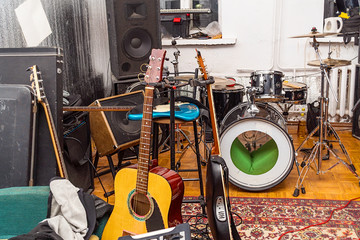 Naklejka premium Rehearsal room with musical instruments