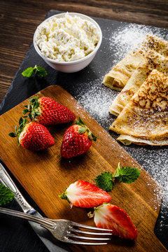 Crepes with strawberries and cream