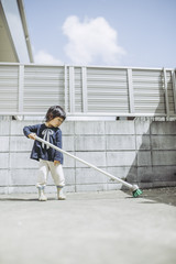 掃除をする子供